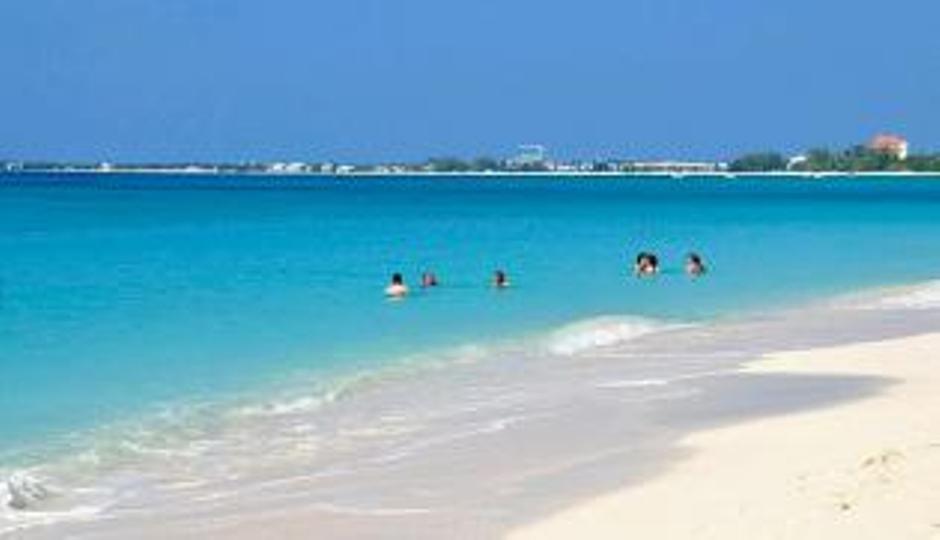 **【お見積り対応】 お値段・空き状況はお問合せ下さいませ**ケイマン諸島3泊4日Sunshine Suites Resort Grand Cayman 滞在～デラックススイートご利用～